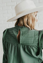 Load image into Gallery viewer, Green Ruffle Puff Sleeve Blouse
