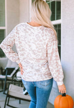 Load image into Gallery viewer, Leopard Contrast Long Sleeve Top
