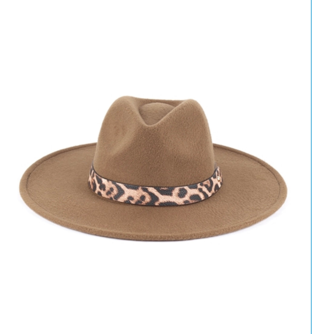 Brown Brim Hat With Leopard Accent